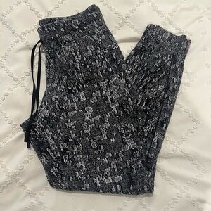 Lululemon joggers RARE Design
